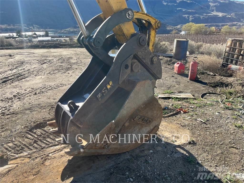 Komatsu PC138USLC 履带挖掘机