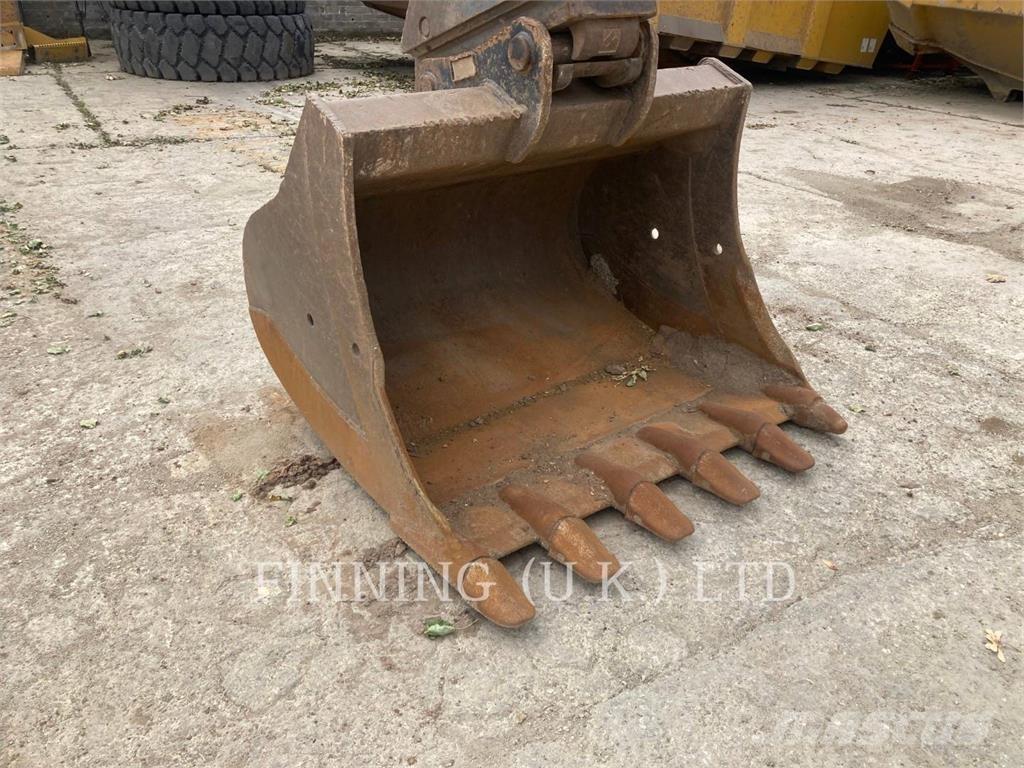 Komatsu PC210-11E0 履带挖掘机