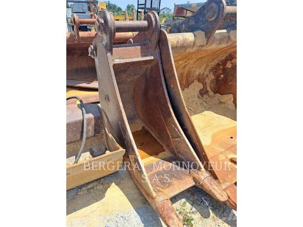 Komatsu PC210LC 履带挖掘机
