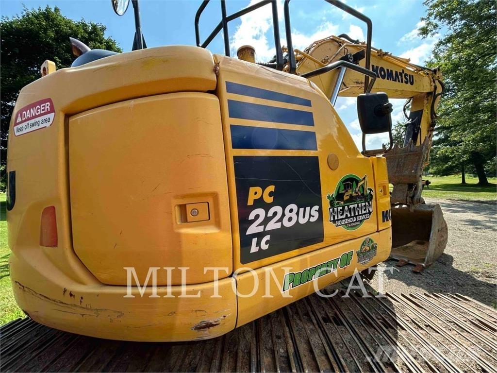 Komatsu PC228USLC-10 履带挖掘机