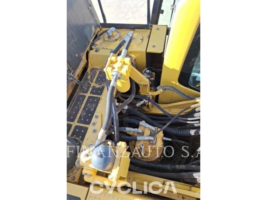 Komatsu PC490 履带挖掘机