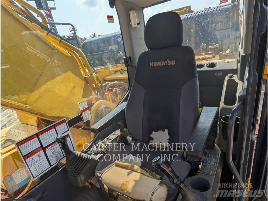 Komatsu PC490 履带挖掘机