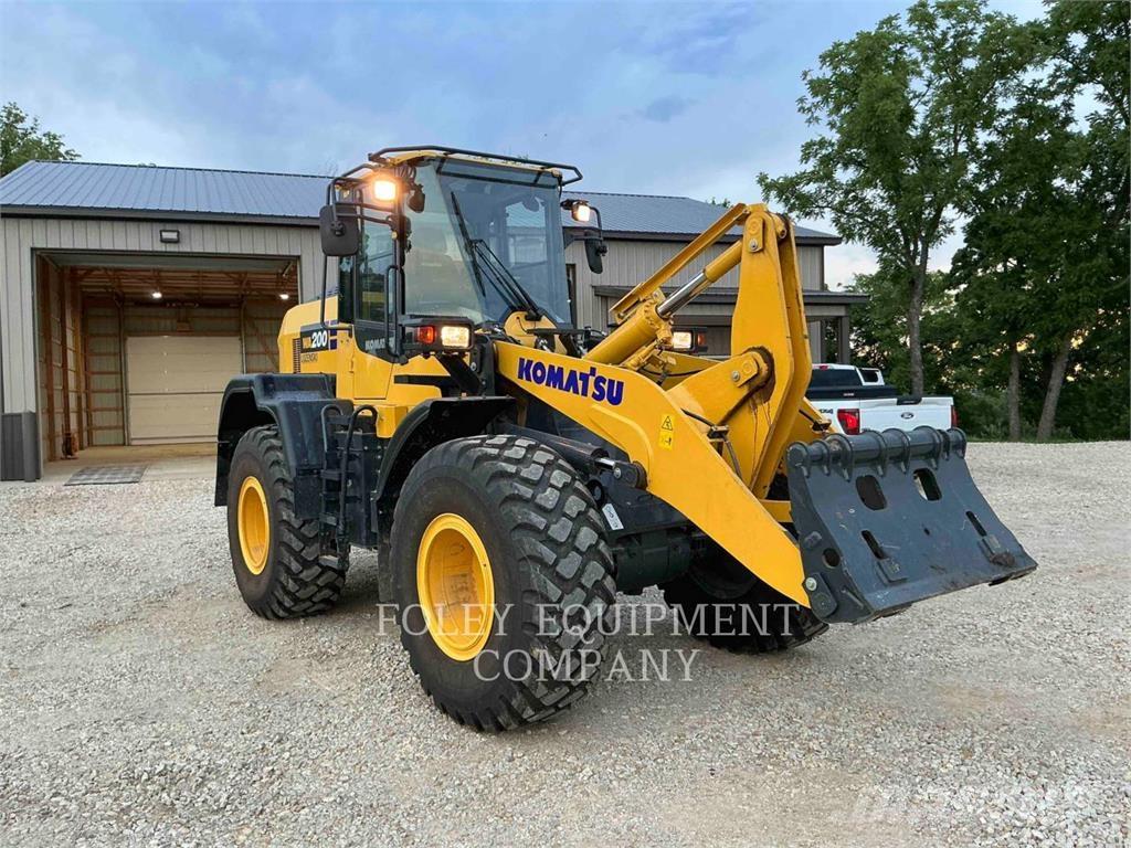Komatsu WA200-8 轮式装载机