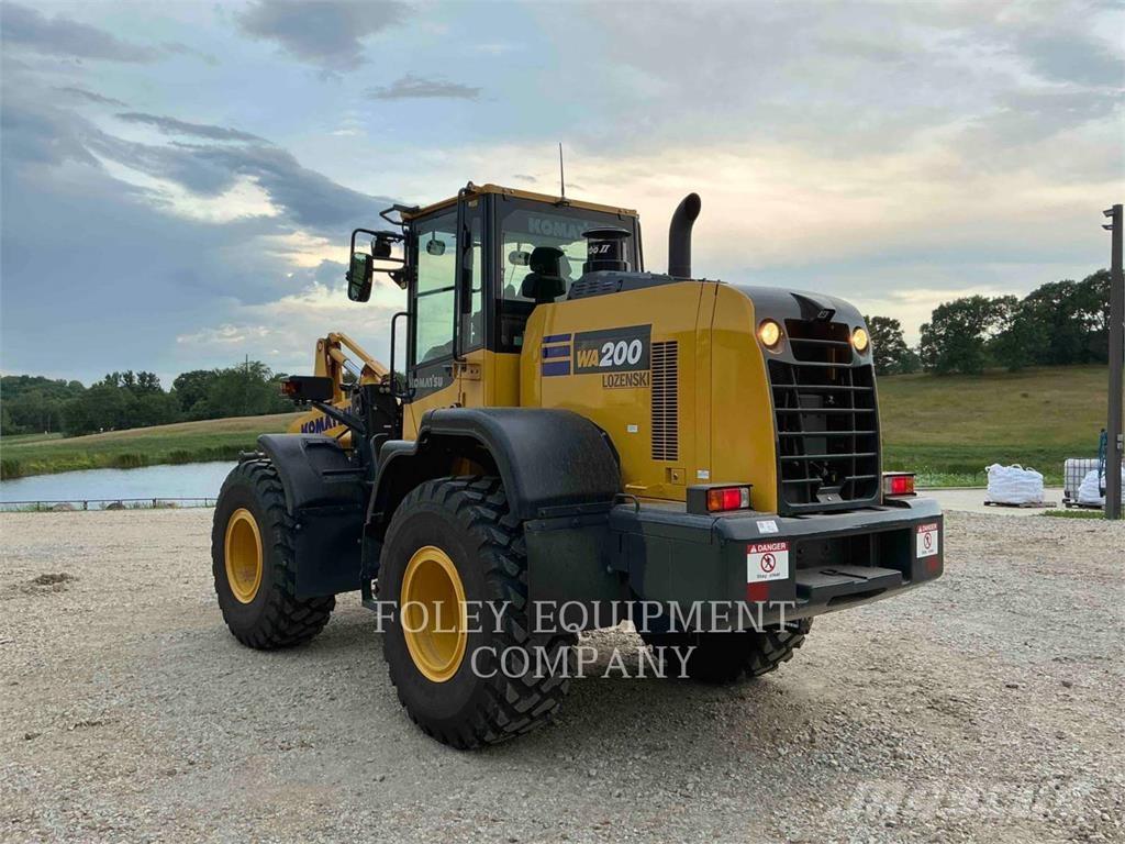 Komatsu WA200-8 轮式装载机