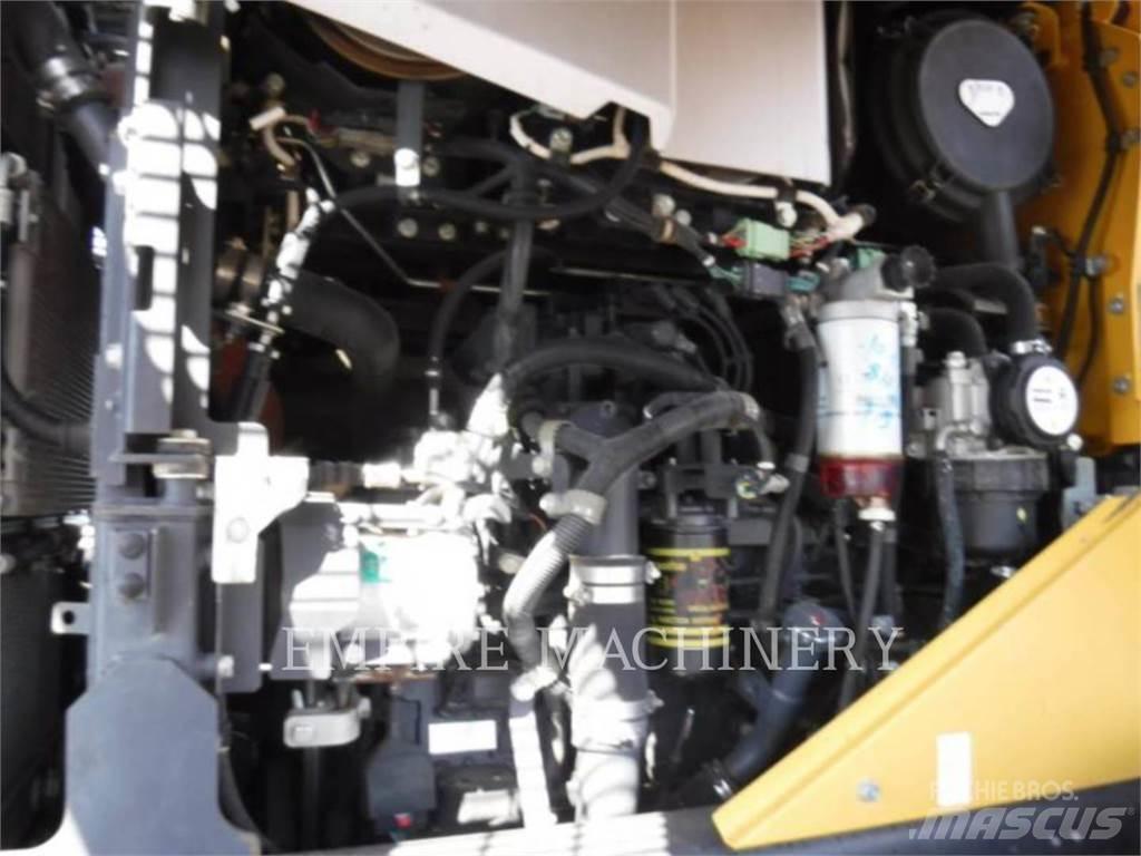 Komatsu WA270-8 轮式装载机