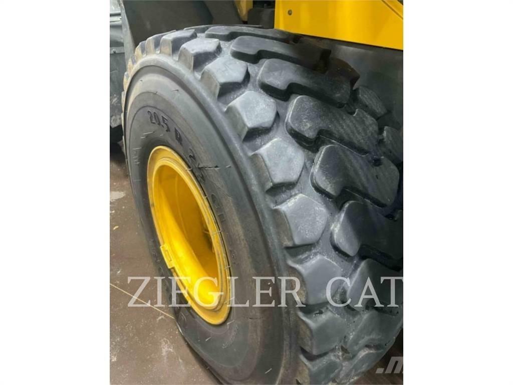 Komatsu WA320 轮式装载机