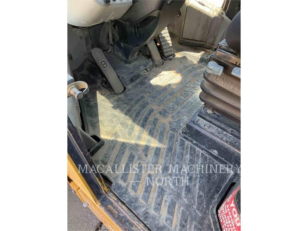 Komatsu WA320-7 轮式装载机