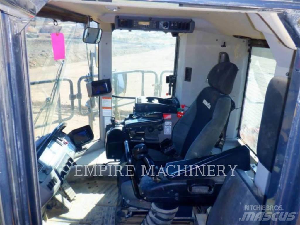 Komatsu WA900-8 轮式装载机