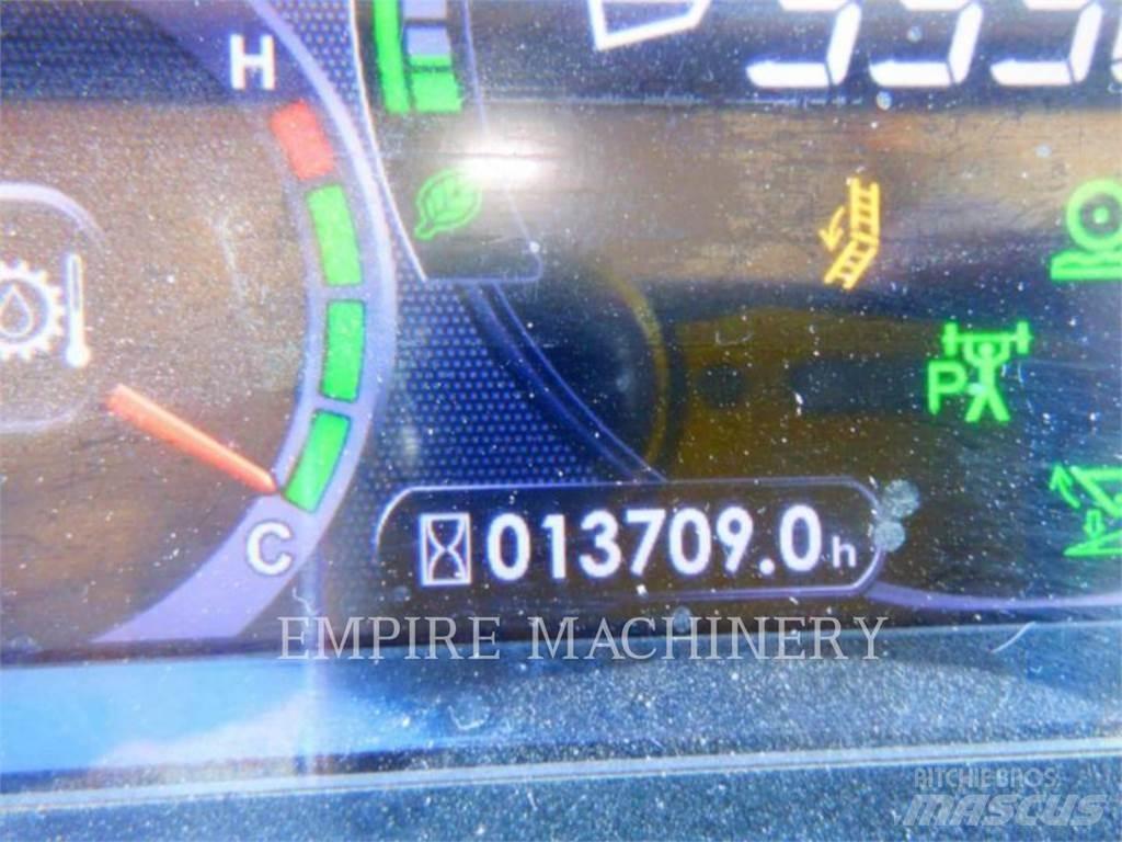 Komatsu WA900-8 轮式装载机