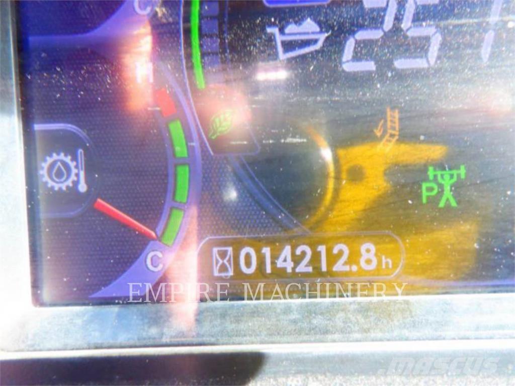 Komatsu WA900-8 轮式装载机