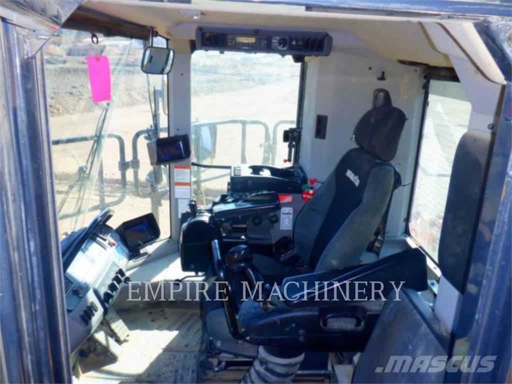 Komatsu WA900-8 轮式装载机