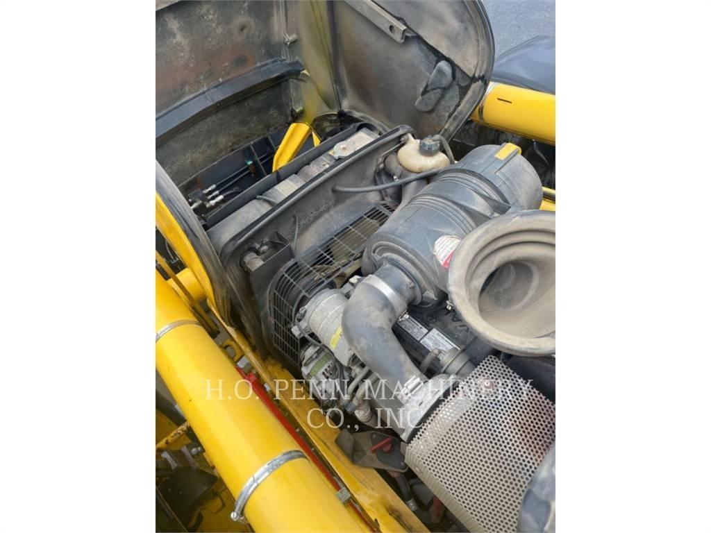 Komatsu WB150 反铲装载机