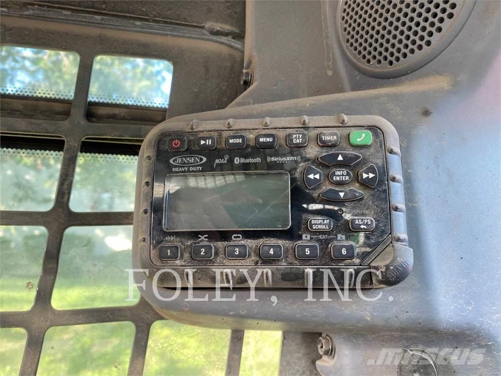 Kubota SSV75 滑移装载机
