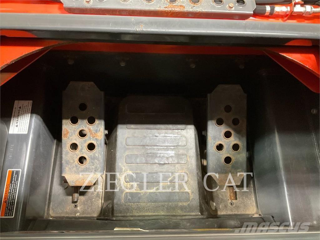 Kubota SSV75 滑移装载机