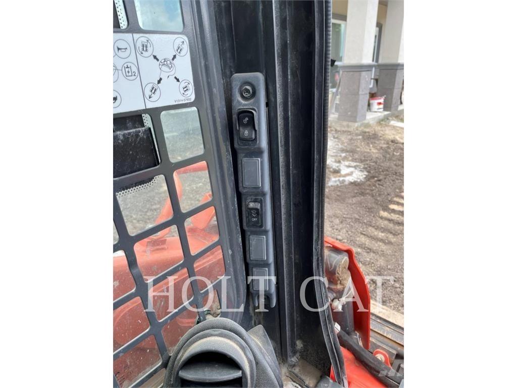 Kubota SSV75 滑移装载机