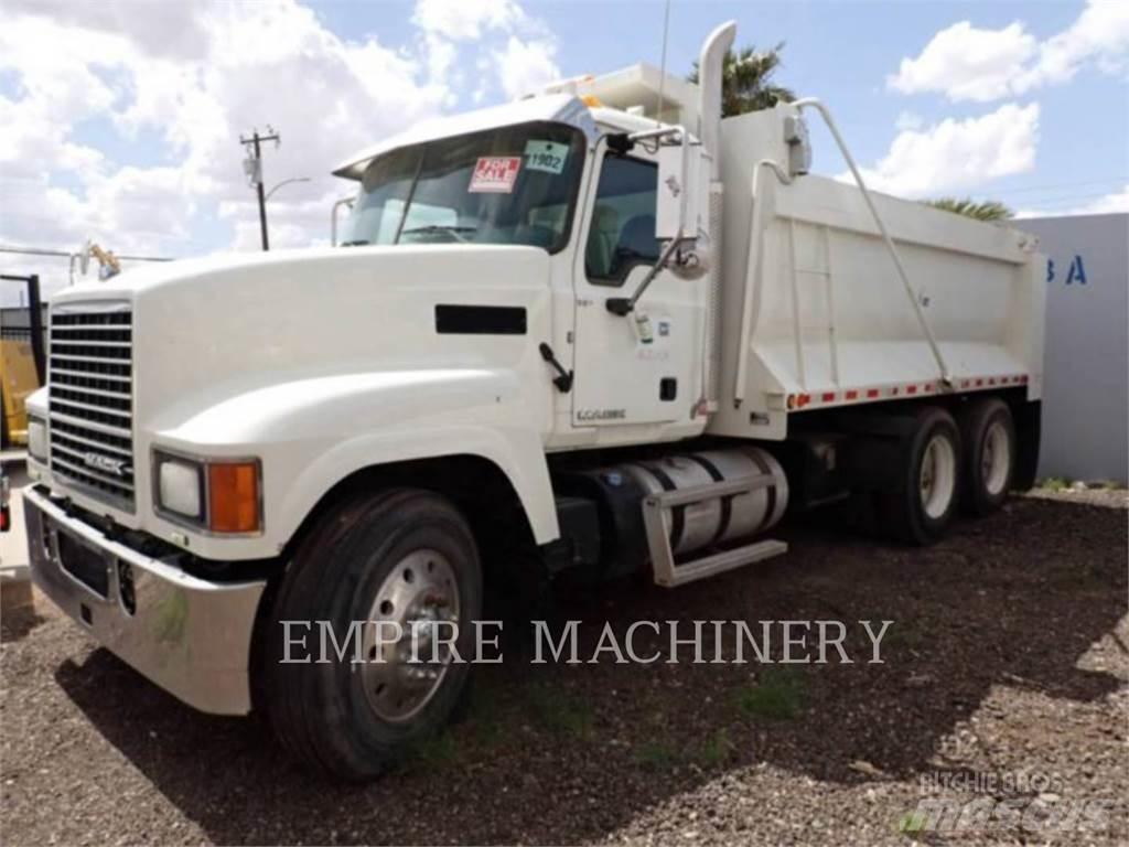 Mack CHU613 油罐车