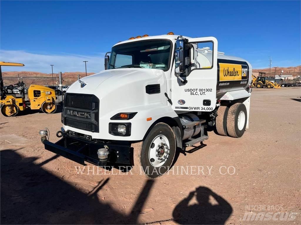 Mack WT2000 A 油罐车