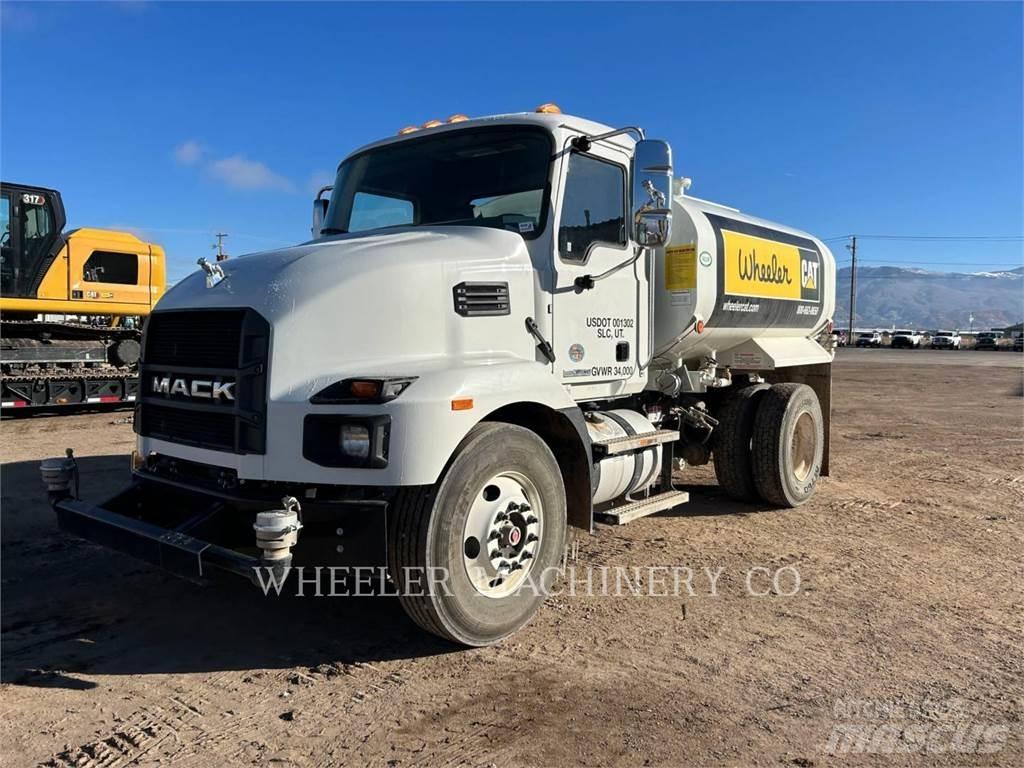 Mack WT2000 A 油罐车