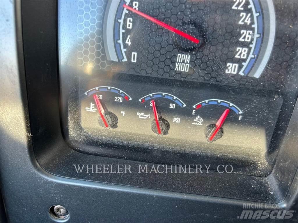Mack WT2000 A 油罐车