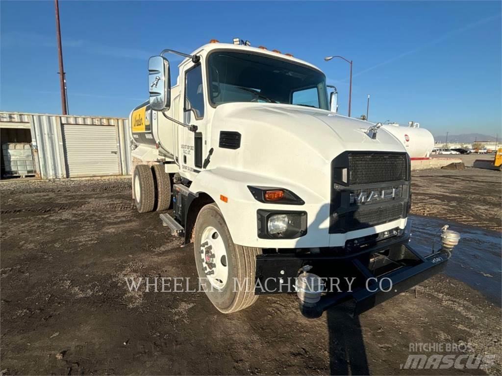 Mack WT2000 A 油罐车