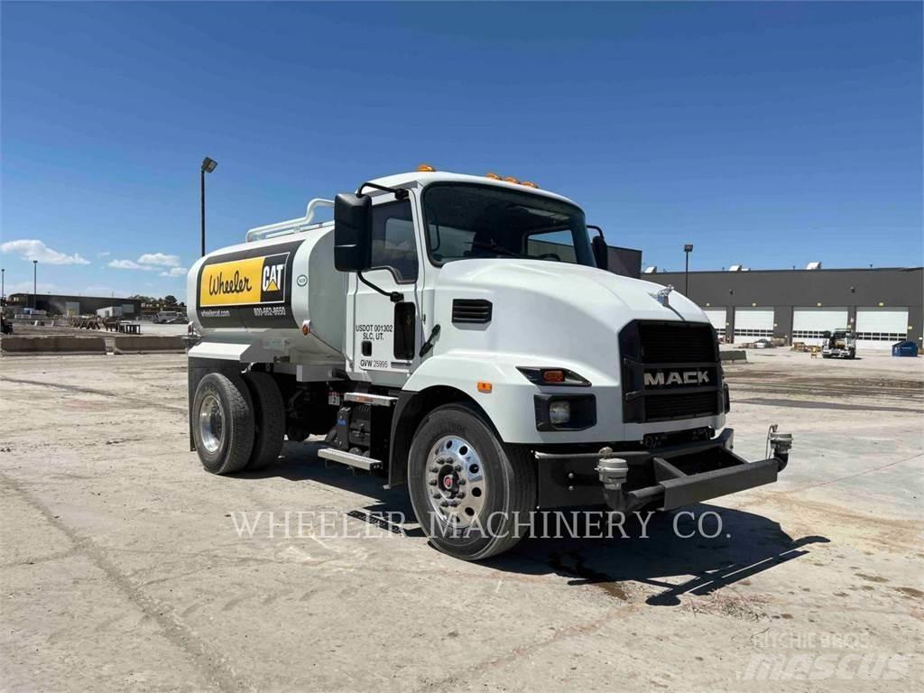 Mack WT2000 A 油罐车