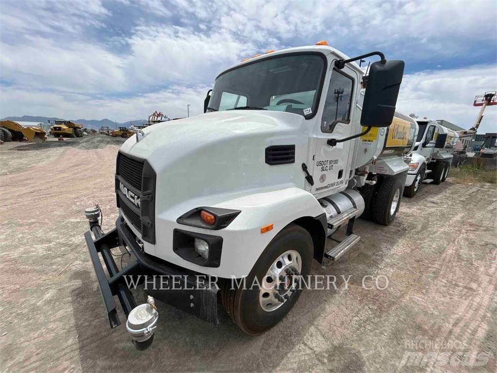 Mack WT2000 A 油罐车