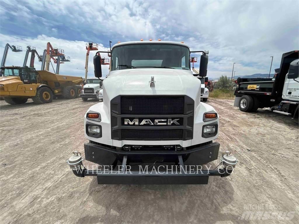 Mack WT2000 A 油罐车