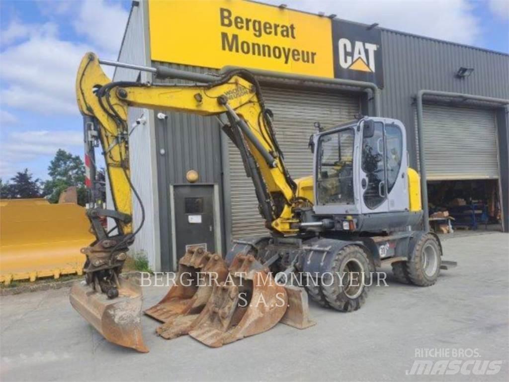 Neuson EW100 轮式挖掘机