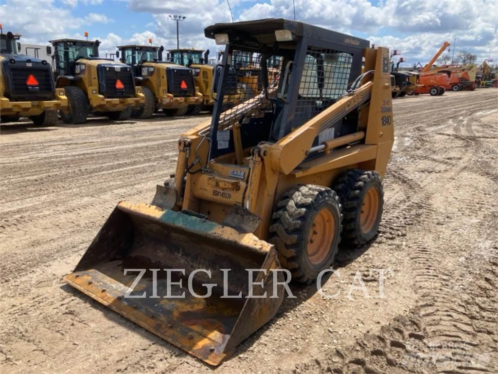 New Holland 1840 滑移装载机