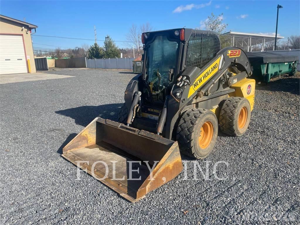 New Holland L223 滑移装载机