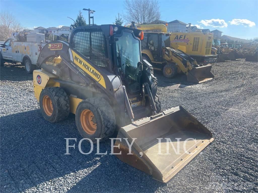 New Holland L223 滑移装载机