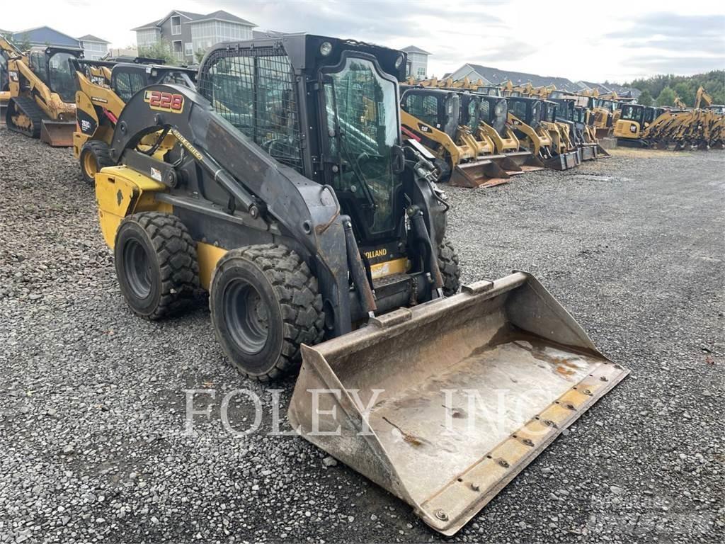 New Holland L228 滑移装载机