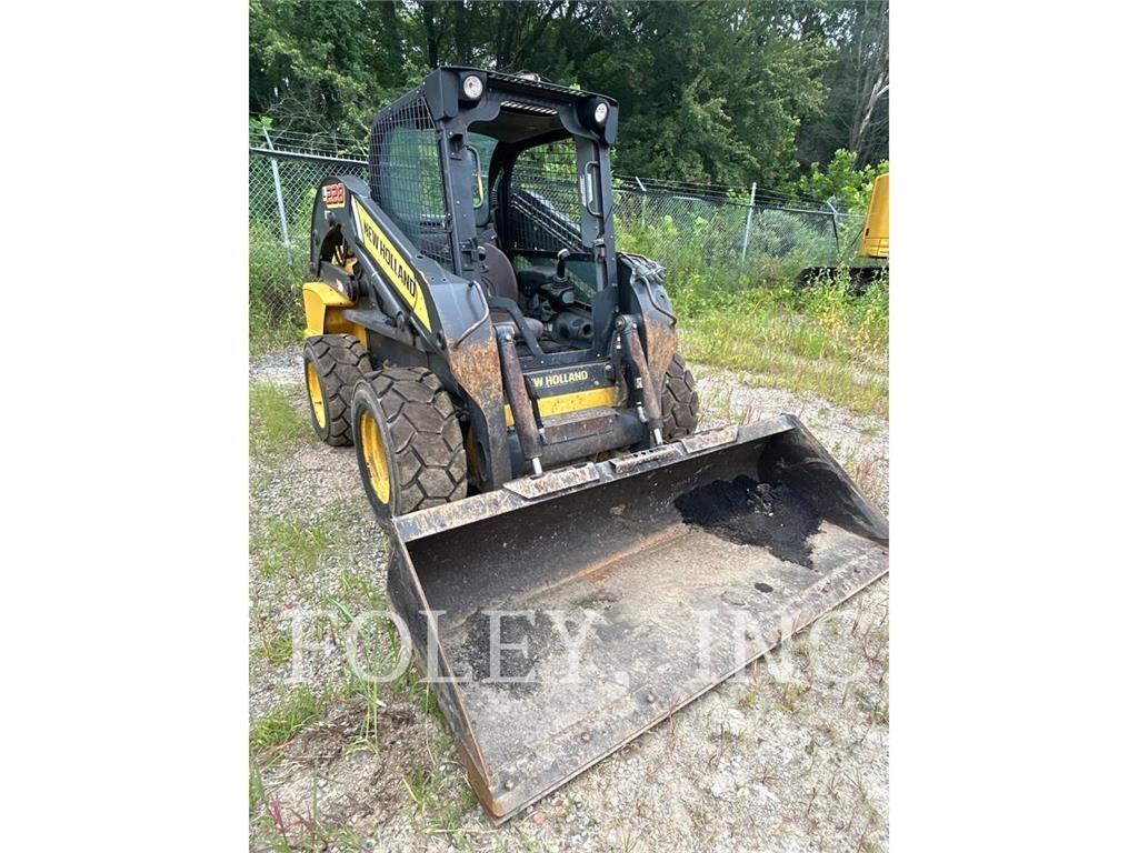 New Holland L228 滑移装载机