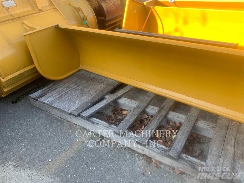 Protec SNOW TURF PUSHER 扬雪机