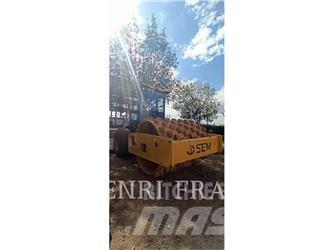 SEM MACHINERY 510 土壤压实机