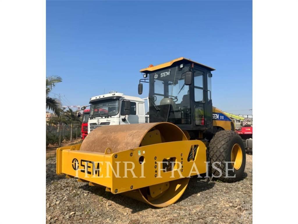 SEM MACHINERY 510 土壤压实机