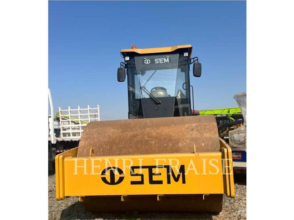 SEM MACHINERY 510 土壤压实机