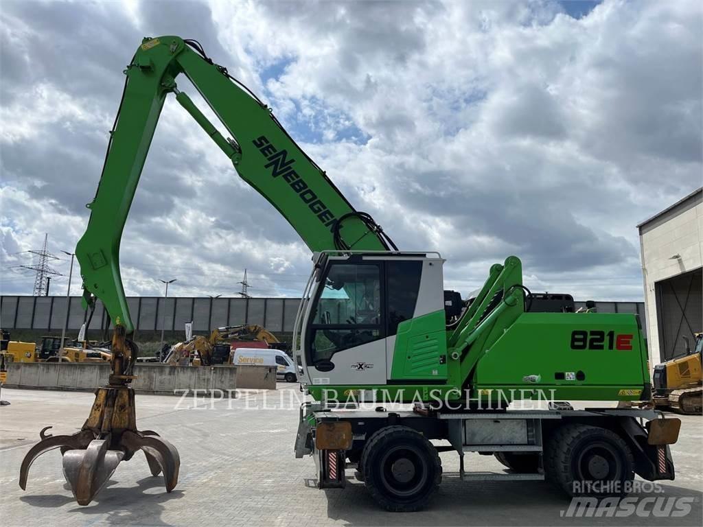 Sennebogen 821E 组装挖掘机