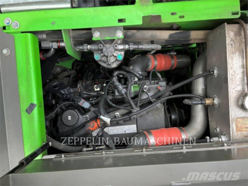 Sennebogen 821E 组装挖掘机