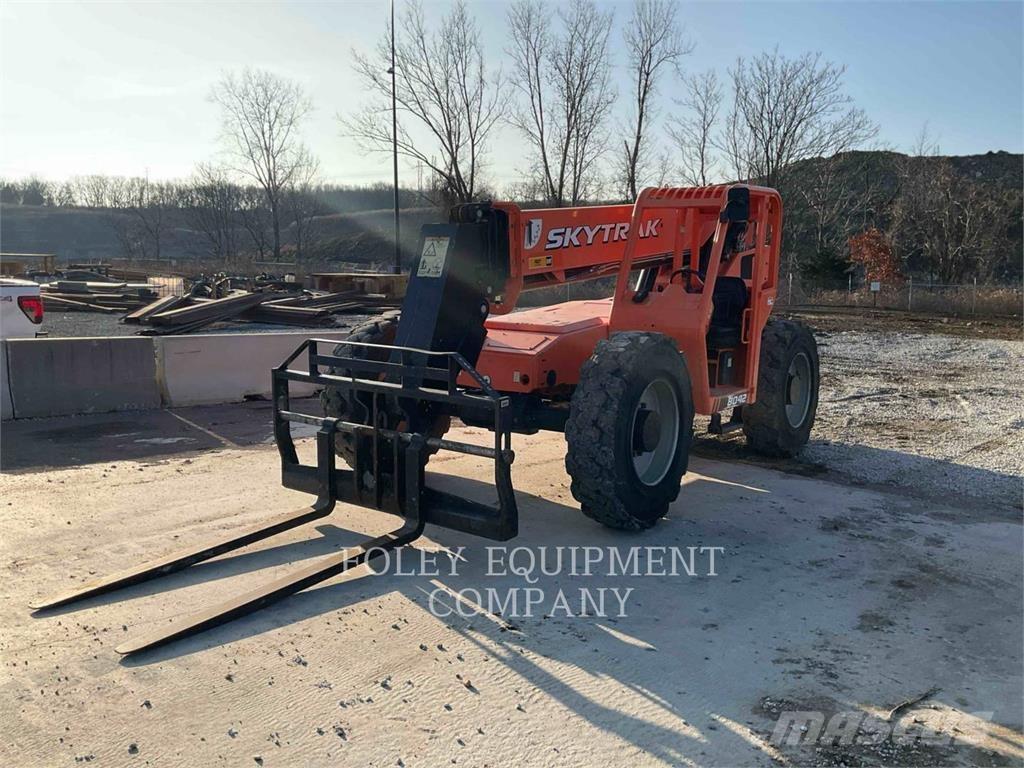 SkyTrak 8042 伸缩臂叉装车|叉装车