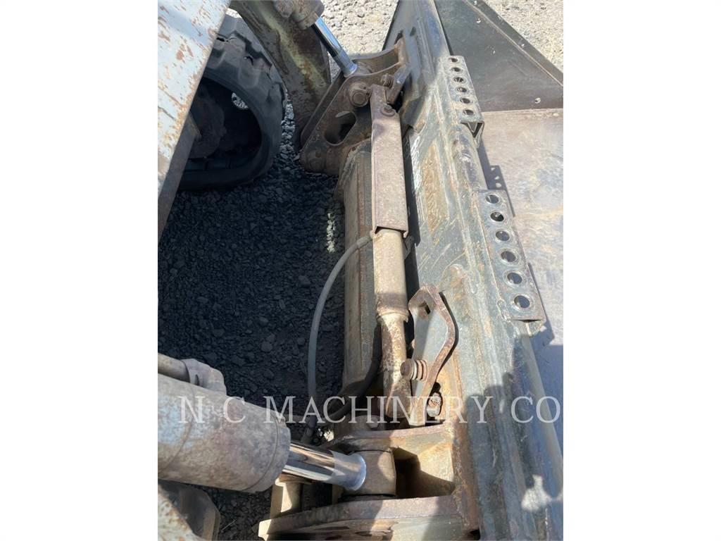 Takeuchi TL230 滑移装载机
