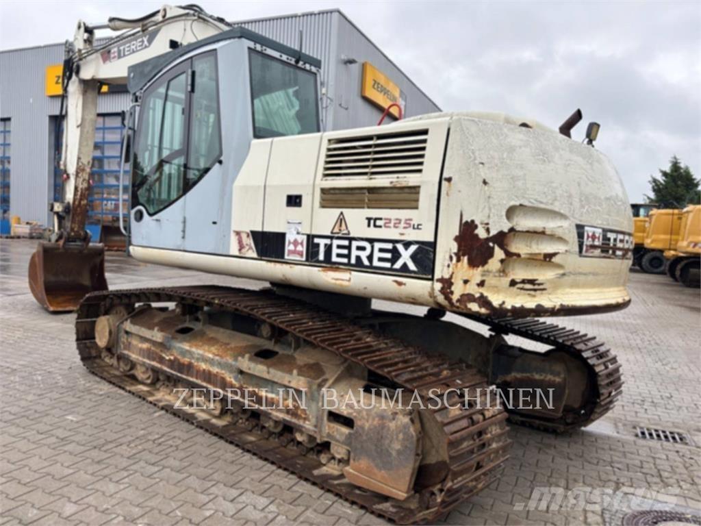Terex TC225LC 履带挖掘机