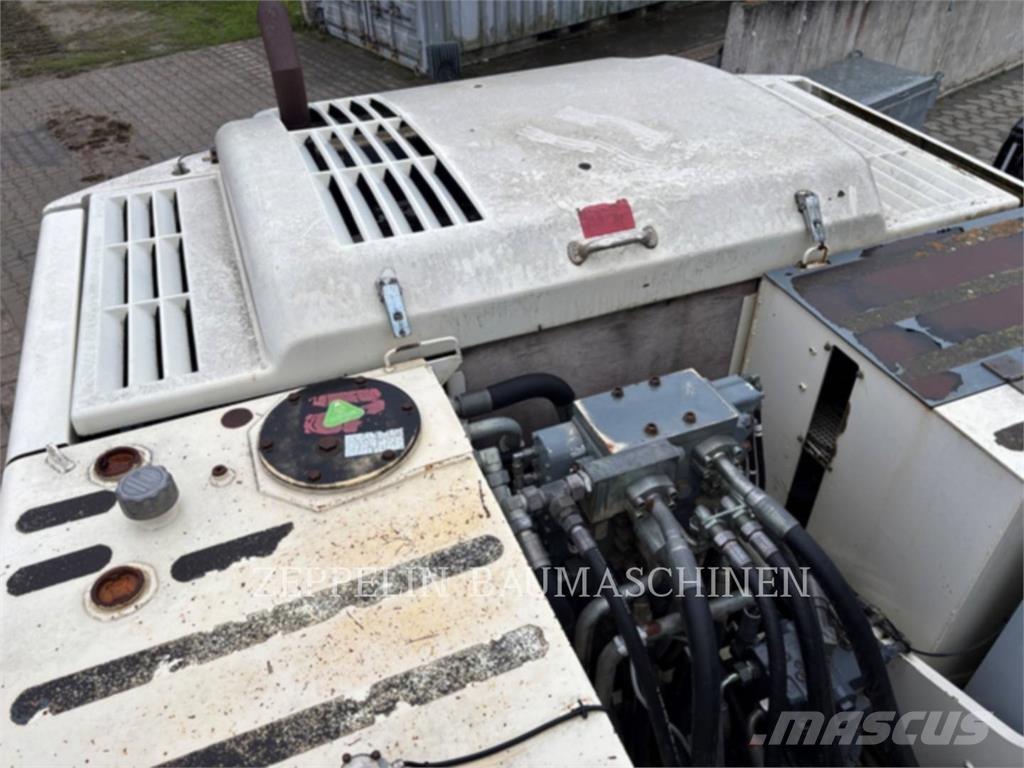 Terex TC225LC 履带挖掘机