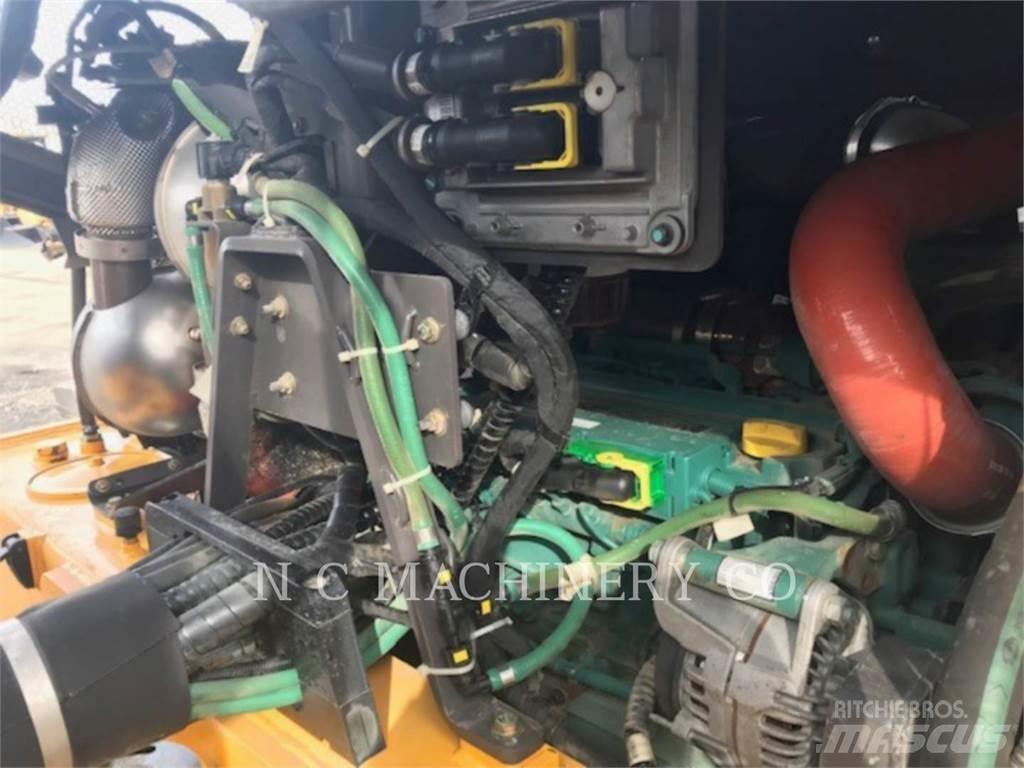 Volvo DD120C 沥青摊铺机