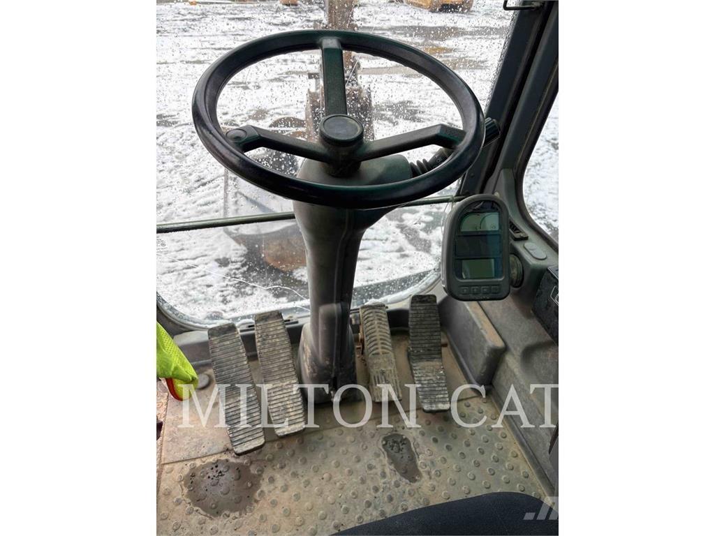 Volvo EW180B 轮式挖掘机