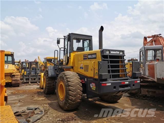 Komatsu WA 380 轮式装载机