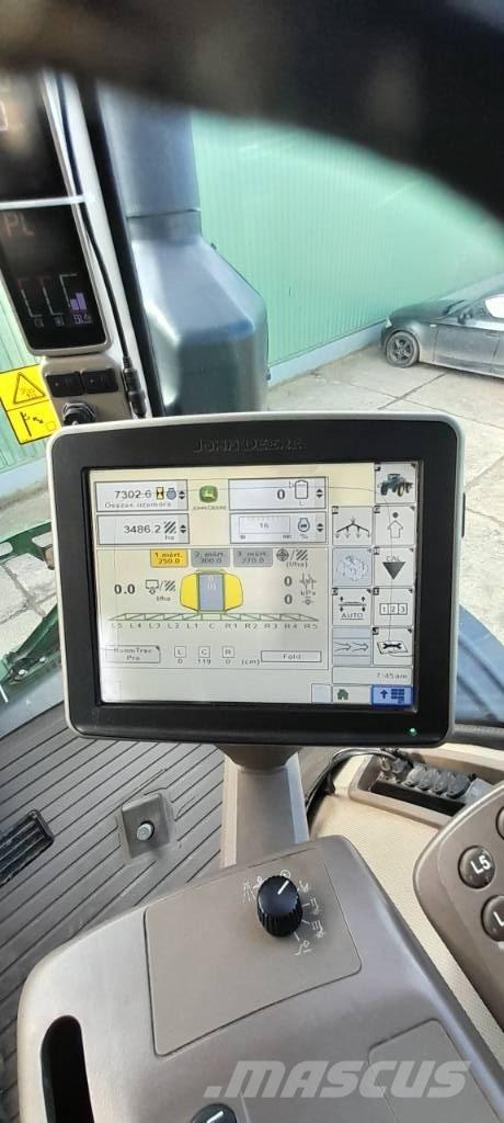 John Deere R 4038 自走式喷雾机
