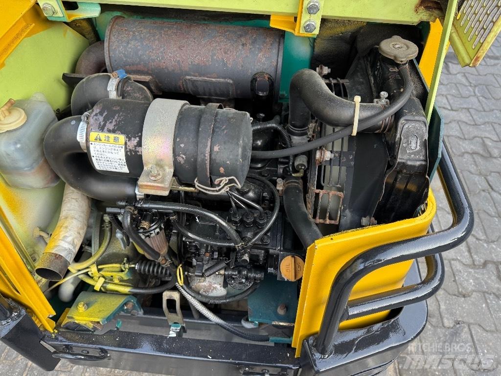 Yanmar B12 小型挖掘机