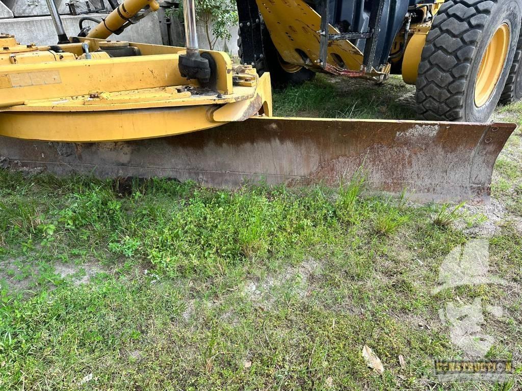 CAT 12 M 平地机/推土机