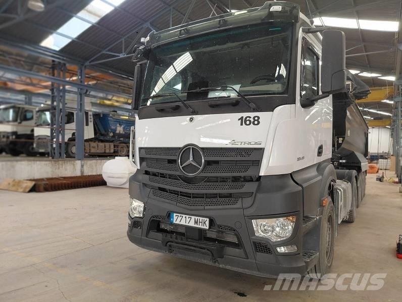Mercedes-Benz 1845 牵引车